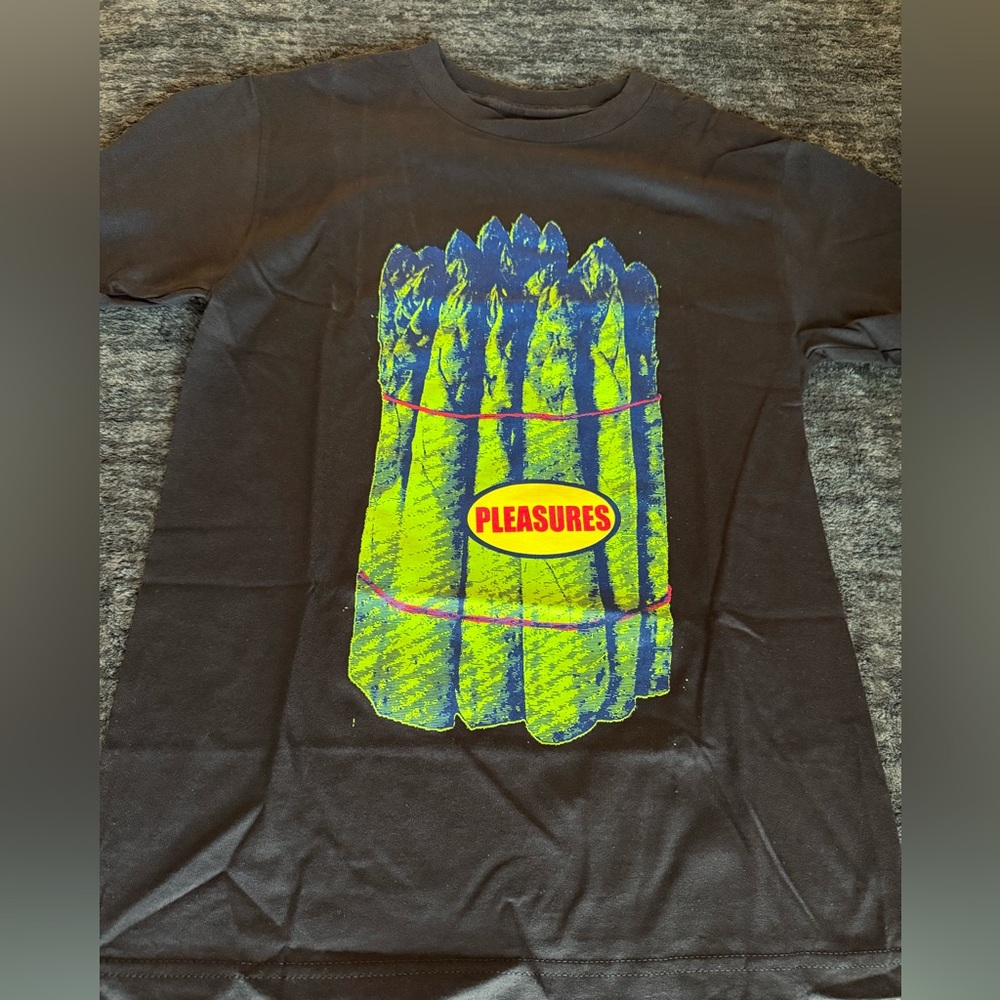 Pleasures Black Graphic Tee - Short Sleeve
